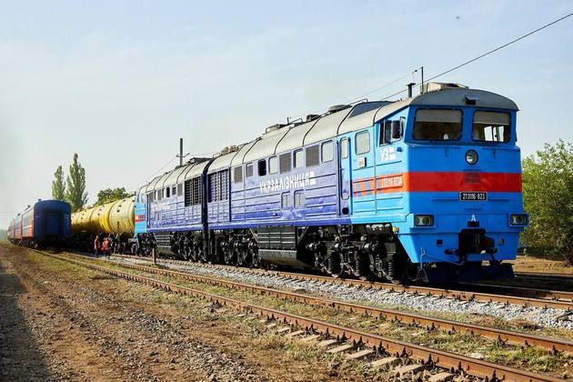 Вантажний потяг на заново відкритій ділянці Березине - Басарабяска. Фото: пресслужба УЗ