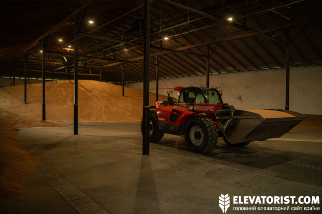 Пивоварний ячмінь у підлоговому складі