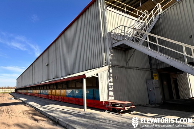 Зерносушарка для роботи з качанами кукурудзи на насіннєвому заводі