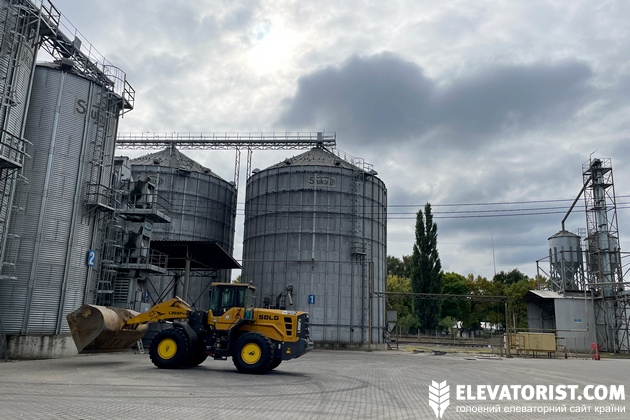 Цього року на елеватор везуть вологіше зерно