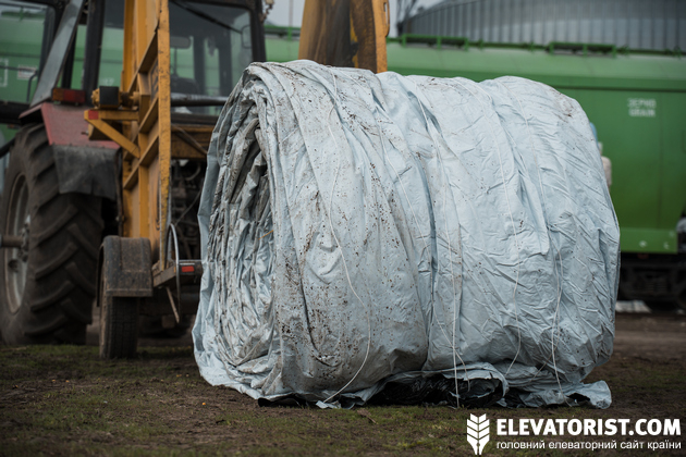 Змотаний полімерний рукав після використання