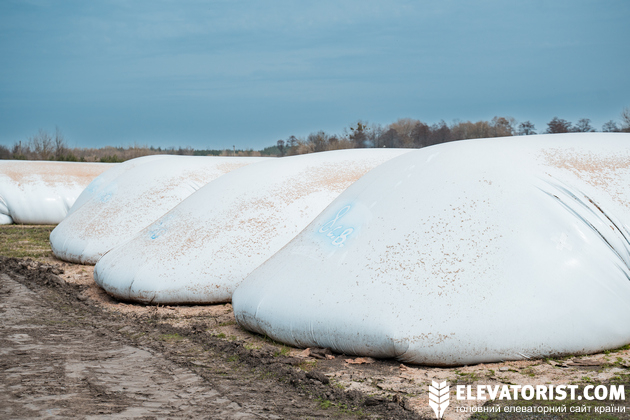 Після розвантаження полімерних рукавів залишається пластик, який треба утилізувати