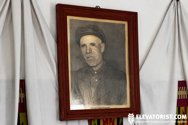 Засновник вітряка Федір Білошкап у Музеї хліба