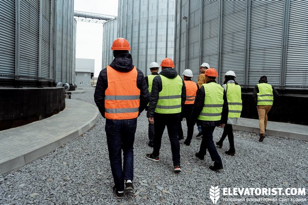 Персонал на елеваторах. Фото ілюстративне