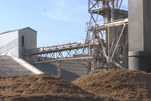 Три тонни зернових відходів заміняють тисячу кубічних метрів газу. Джерело фото: Телекомпанія TV-4