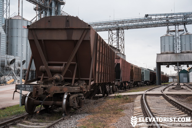 Елеватор СФГ "Урожай" вантажить за добу маршрут у власні вагони