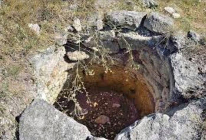 Старовинне підземне зерносховище у Криму