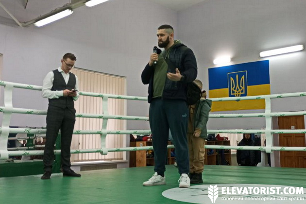 Командир батальйону "Тор" Станіслав Полухін виступив з короткою промовою до учасників відкритого рингу