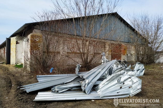 Підлговим складам Граківського елеватора замінили пошкоджені обстрілами дахи
