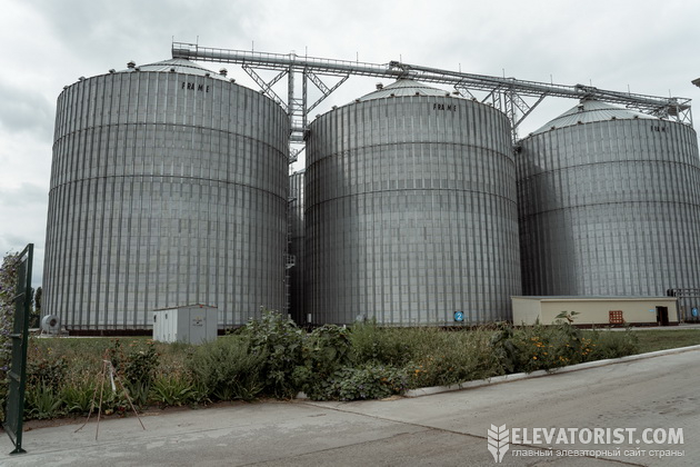 Зараз в Україні є приблизно є змога зберігати 40-45 млн зерна