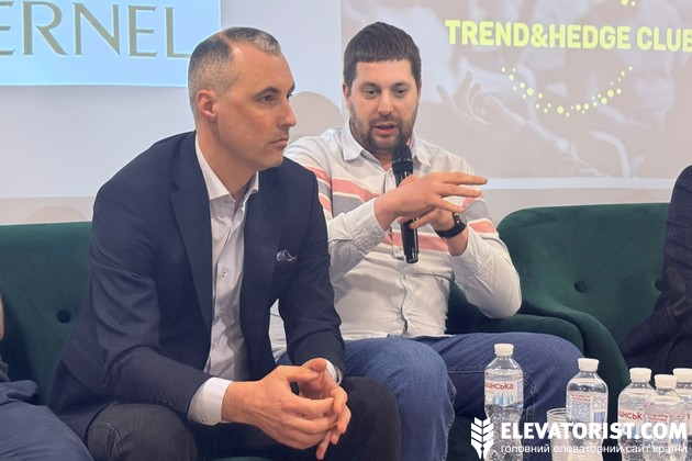 Директор департаменту зберігання "Кернел" Сергій Щербань (ліворуч) та директор з розвитку "АЛМЕЙДА ГРУП" Артем Ремпен