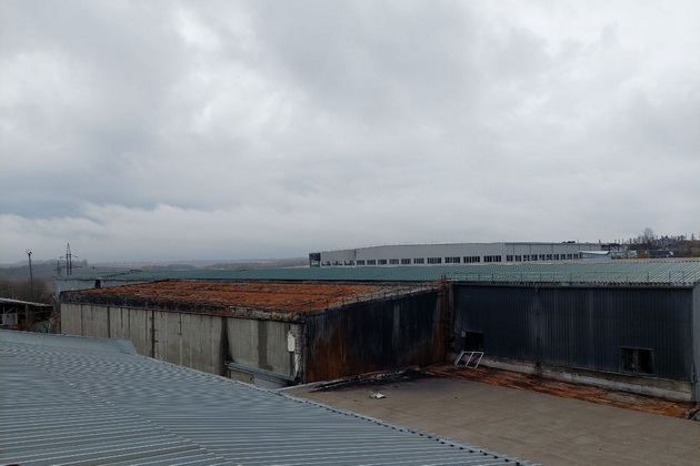 Відновлення дахів на цехах заводу в Руській Лозовій