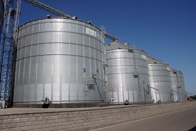 Силоси Sukup на зерносховищі