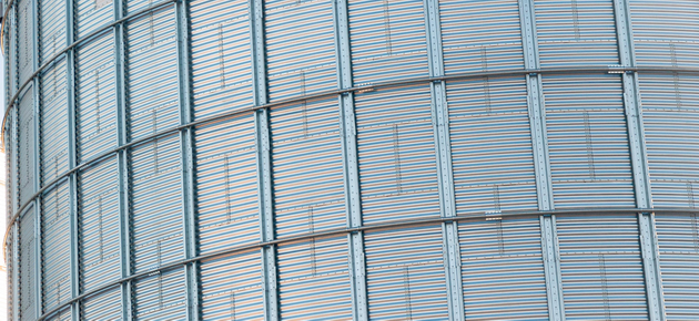 Вітрові кільця на стіні силосу