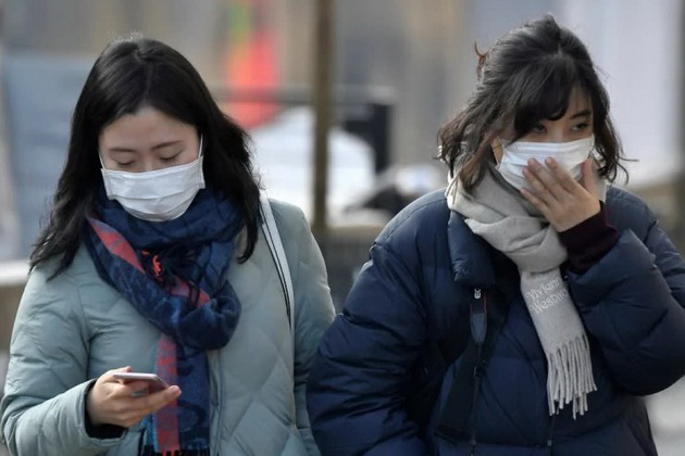 В Китае маска стала атрибутом января