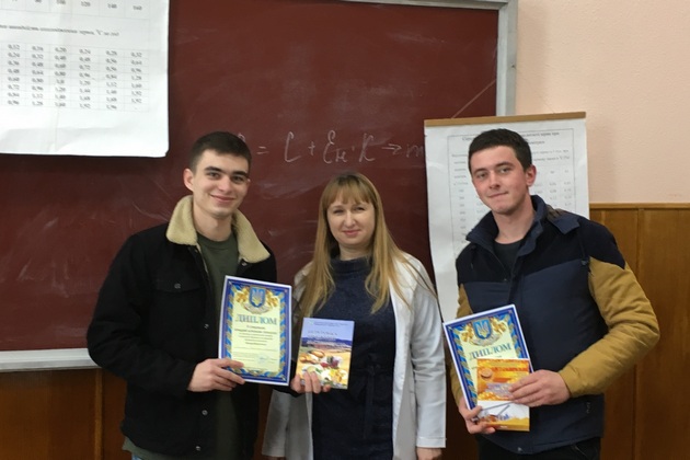 Студенты НУБиП с преподавателем Надеждой Ящук ( в центре)