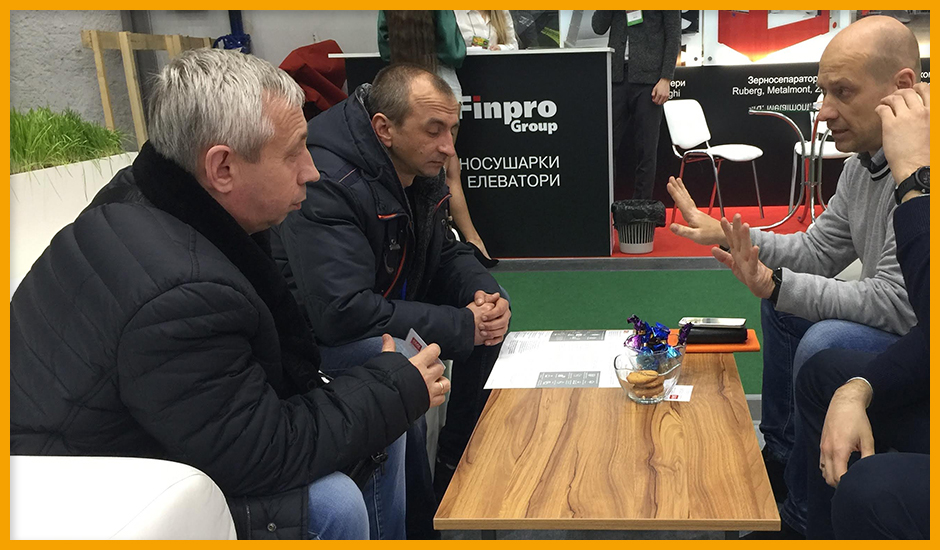 Представители компании Vitagro и Алексей Ломакин, начальник отдела электрификации и автоматизации KMZ Industries (справа)