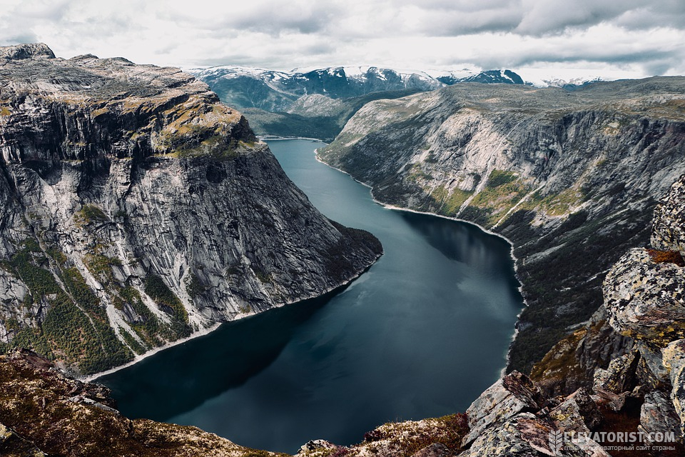 Побережье Скандинавского полуострова изрезано живописными фьордами
